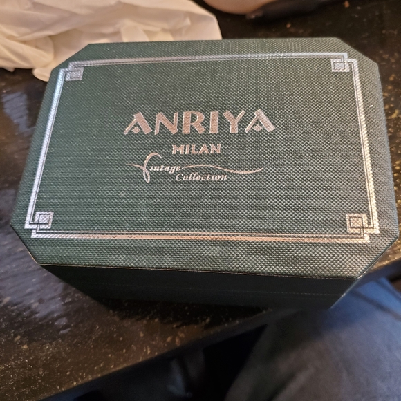 Anriya watch set main image 2
